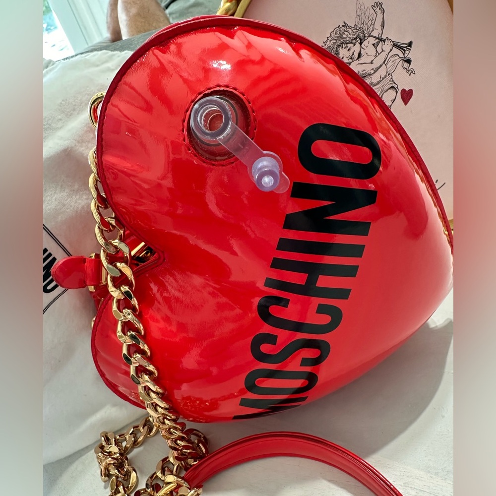HP ❤️💋❤️SOLD MOSCHINO heart NWT bag crossbody made Italy bought in Paris - Picture 1 of 11